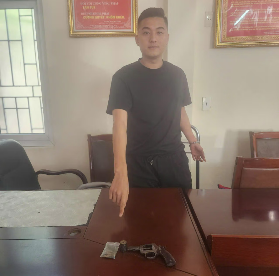 Quảng Ninh: Phá đường dây ma túy liên tỉnh, bắt giữ “ông trùm” mang súng và pháo nổ Quảng Ninh: Phá đường dây ma túy liên tỉnh, bắt giữ “ông trùm” mang súng và pháo nổ