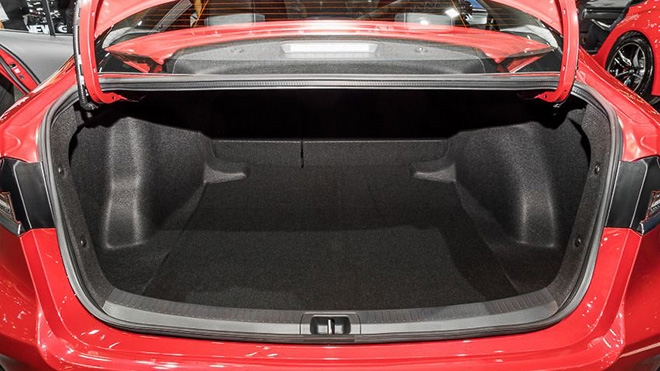 toyota corolla altis phien ban the thao gay an tuong voi ve ngoai ca tinh