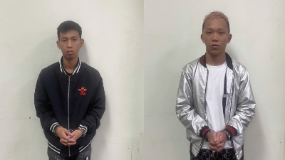 bac giang bat 2 doi tuong lua giao ban xe may tren mang roi chiem doat tien coc