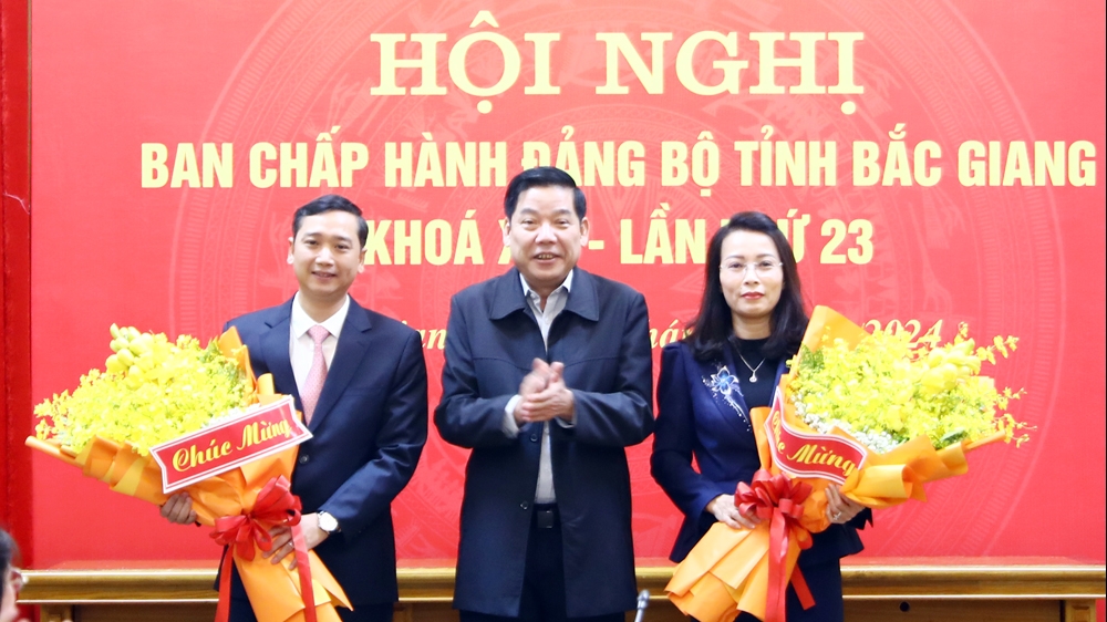 Đồng chí Nguyễn Việt Oanh và Nguyễn Thị Hương được bầu làm Phó Bí thư Tỉnh ủy Bắc Giang