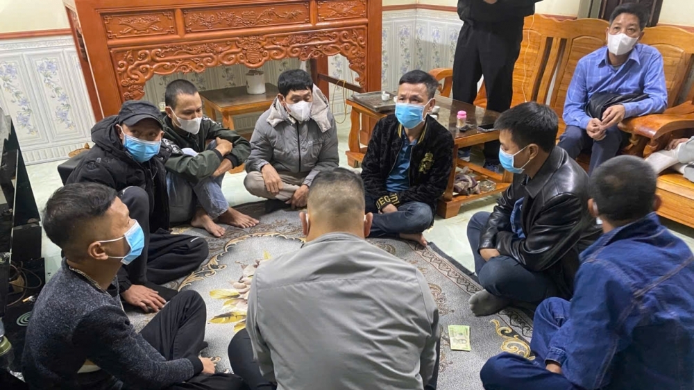 Bắc Ninh: Tạm giữ 10 đối tượng đánh bạc tại phường Tiền Phong