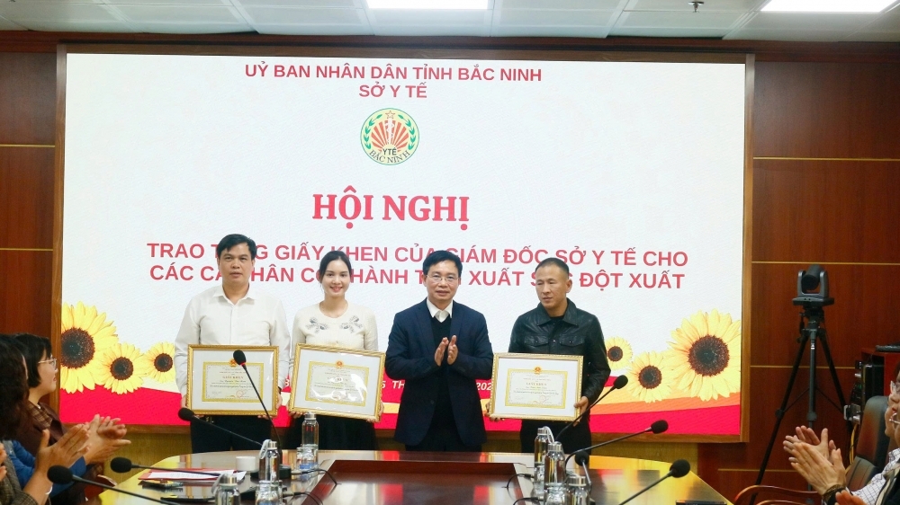 Bắc Ninh: Khen thưởng ê kíp bác sĩ cứu sống bệnh nhân trong ca cấp cứu đặc biệt nghiêm trọng