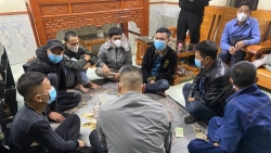 Bắc Ninh: Tạm giữ 10 đối tượng đánh bạc tại phường Tiền Phong