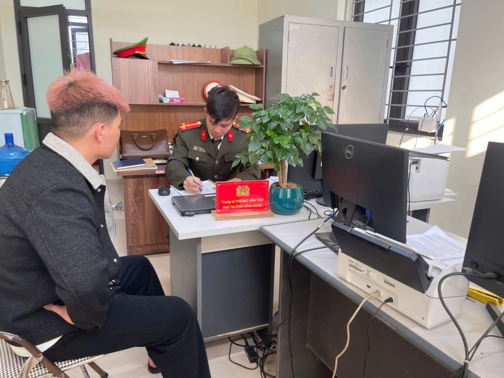 Công an xã Kiên Lao xử phạt trường hợp nhập cảnh trái phép Công an xã Kiên Lao xử phạt trường hợp nhập cảnh trái phép