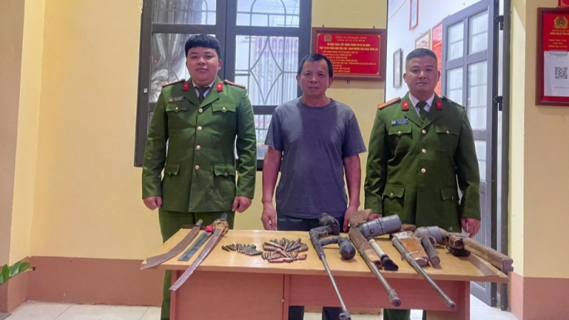 Công an xã Tân Dĩnh mở cao điểm thu hồi vũ khí, vật liệu nổ và pháo