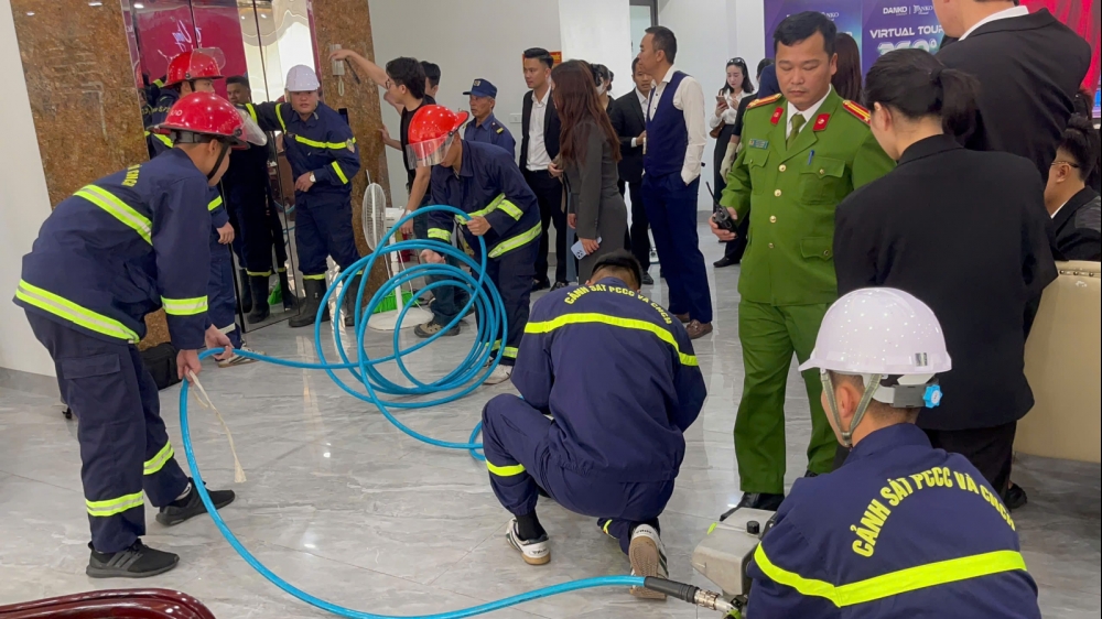 Kịp thời cứu hộ an toàn 21 người mắc kẹt trong thang máy tại phường Bắc Giang