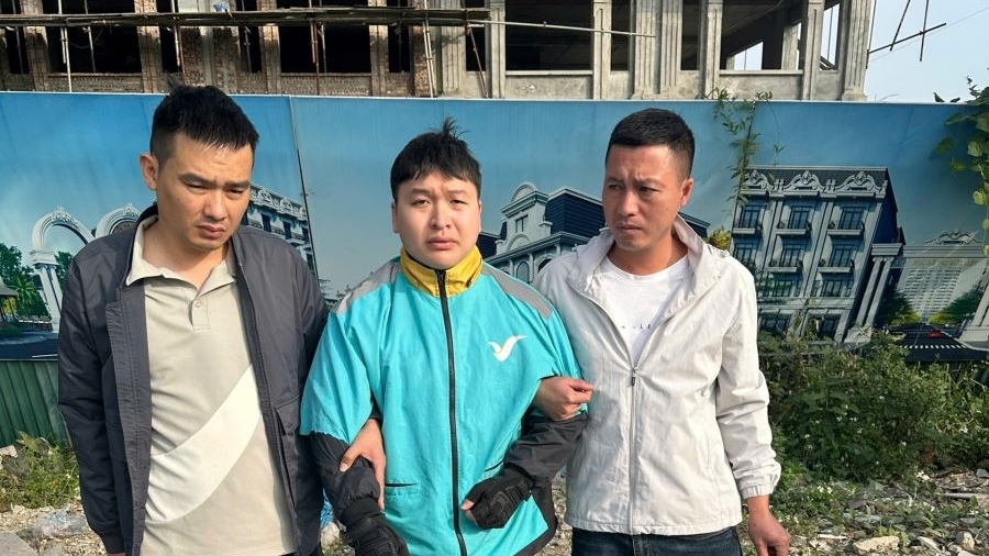 Công an phường Thuận Thành bắt quả tang đối tượng vận chuyển 9 kg pháo nổ