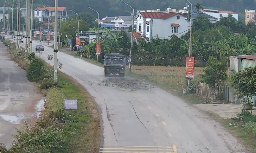 Bắc Ninh: Làm rõ trường hợp xe tải làm rơi đất đá xuống đường