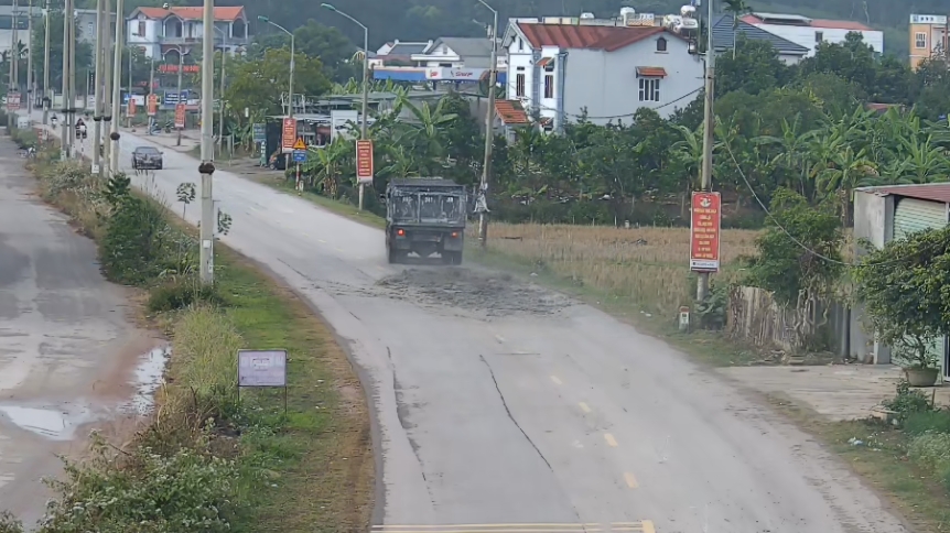 bac ninh lam ro truong hop xe tai lam roi dat da xuong duong