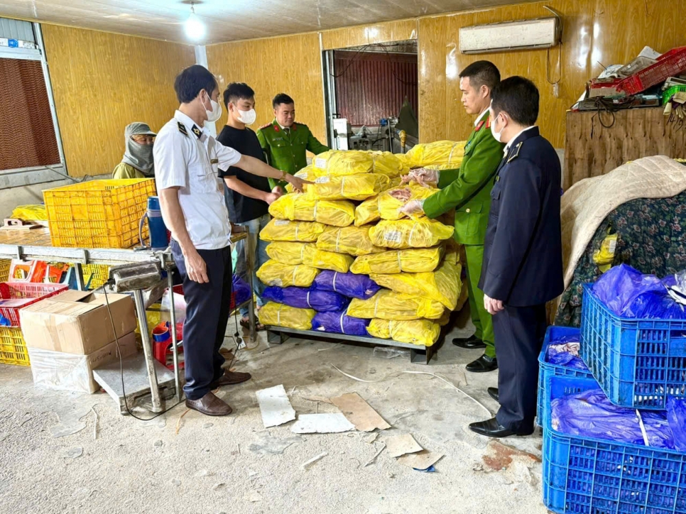 Bắc Ninh: Phát hiện, xử lý hợp tác xã thu mua, chế biến chân gà đông lạnh không rõ nguồn gốc
