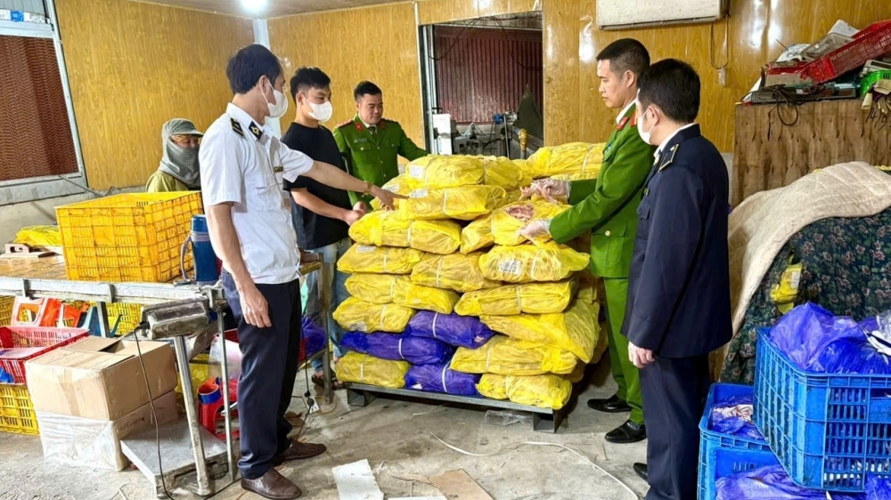 Bắc Ninh: Phát hiện, xử lý hợp tác xã thu mua, chế biến chân gà đông lạnh không rõ nguồn gốc