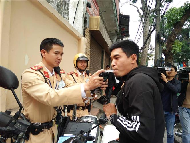 mat phuc tai quan bar nha hang de xu ly vi pham nong do con