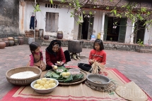 Phong tục gói bánh chưng ở làng cổ Đường Lâm