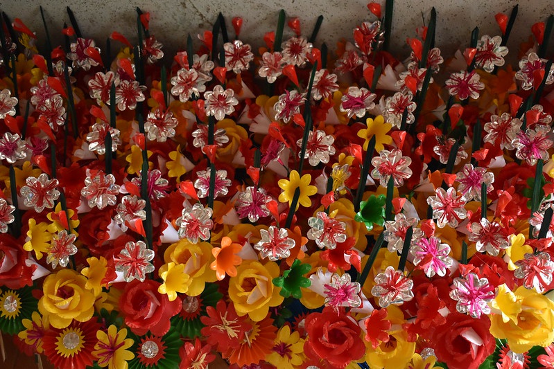 Nét đẹp tâm linh ở làng làm hoa giấy xứ Huế