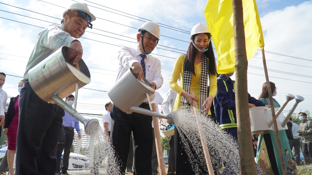 Đâu cũng thấy cây xanh “đâm chồi, nảy lộc”