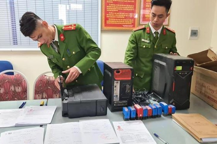 Liên tiếp phá 2 đường dây kinh doanh…giấy khám sức khỏe giả