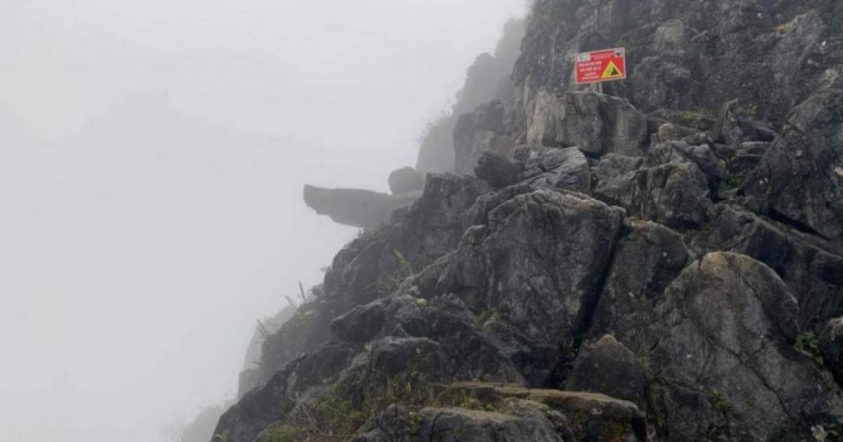 Hà Giang: Rơi xuống khe đá khi chụp ảnh ở mỏm đá tử thần