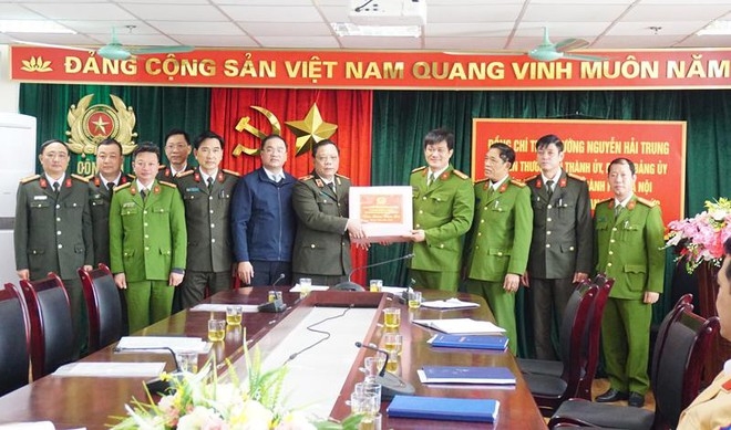Thiếu tướng Nguyễn Hải Trung tặng quà CAH Mỹ Đức và kiểm tra công tác ứng trực, đảm bảo ANTT dịp Tết Nguyên đán Tân Sửu 2021