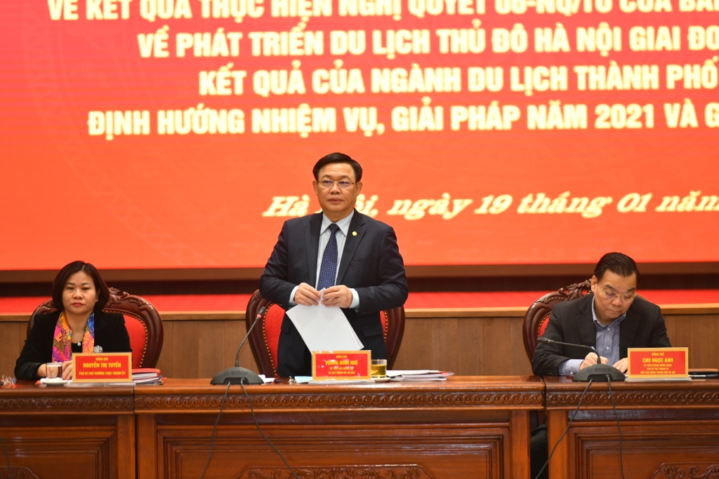Bí thư Thành ủy Vương Đình Huệ phát biểu mở đầu buổi làm việc