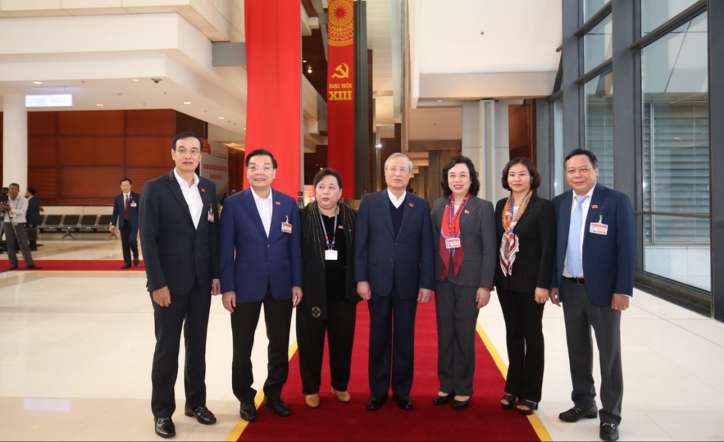 Đoàn đại biểu thành phố Hà Nội thảo luận, góp ý vào dự thảo Văn kiện Đại hội Đảng