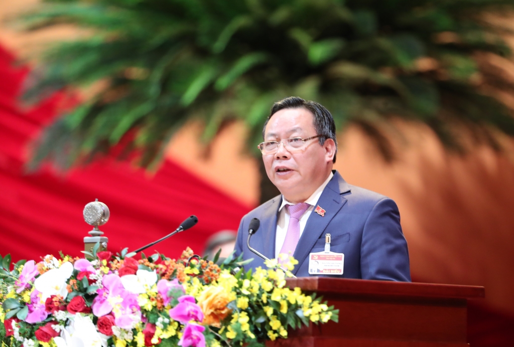 Phó Bí thư Thành ủy Nguyễn Văn Phong trình bày tham luận tại Đại hội