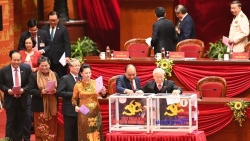 Các đại biểu bỏ phiếu bầu Ban Chấp hành Trung ương Đảng khóa XIII