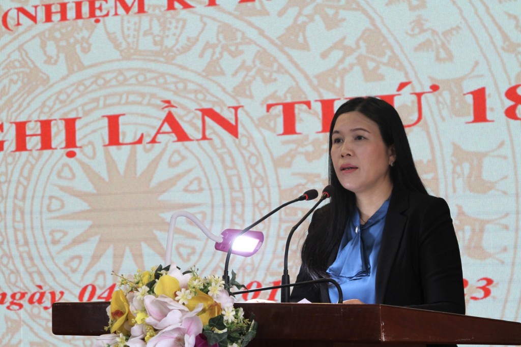 Đồng chí Trần Thị Phương Hoa, Bí thư Quận uỷ Cầu Giấy phát biểu tại hội nghị