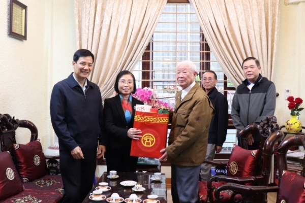 Lãnh đạo TP Hà Nội thăm, tặng quà Tết tại quận Đống Đa