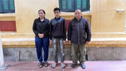 phat hien 2 doi tuong lam buon ban hang tram tem ve gia cuoc phi duong bo