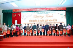 quan cau giay hang tram suat qua tet nhan ai 2023 den voi nguoi dan cac phuong