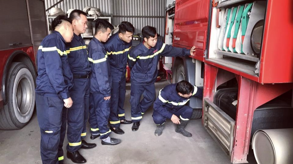 Công an huyện Thường Tín kiểm tra trang thiết bị, phương tiện thường trực đảm bảo sẵn sàng nhận nhiệm vụ.