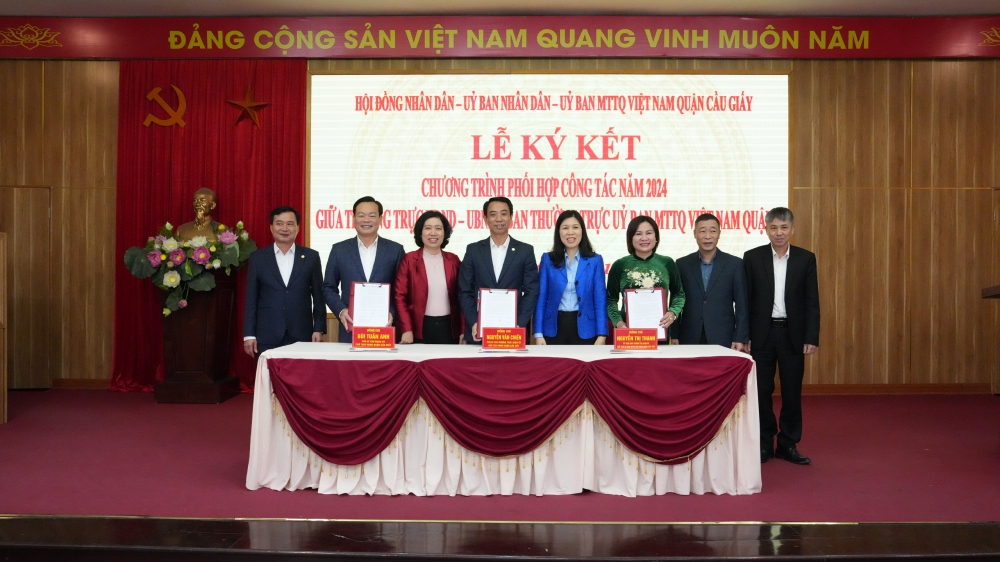 ký kết Chương trình phối hợp công tác năm 2024 giữa Thường trực HĐND - UBND - Ban Thường trực UBMTTQ Việt Nam quận Cầu Giấy