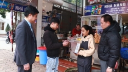 Gắn biển tuyến phố văn minh thương mại, không dùng tiền mặt Phủ Tây Hồ