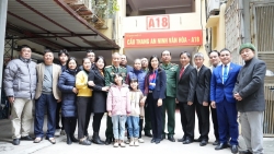 quan cau giay tham hoi tang qua tet cho gia dinh chinh sach