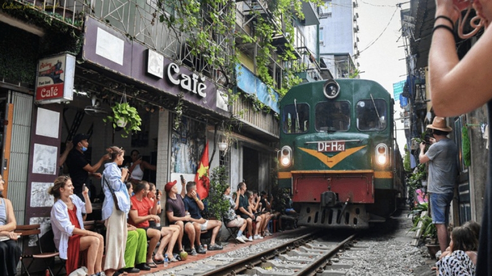 ha noi siet diem nong ca phe duong tau mo loi cho khong gian di san
