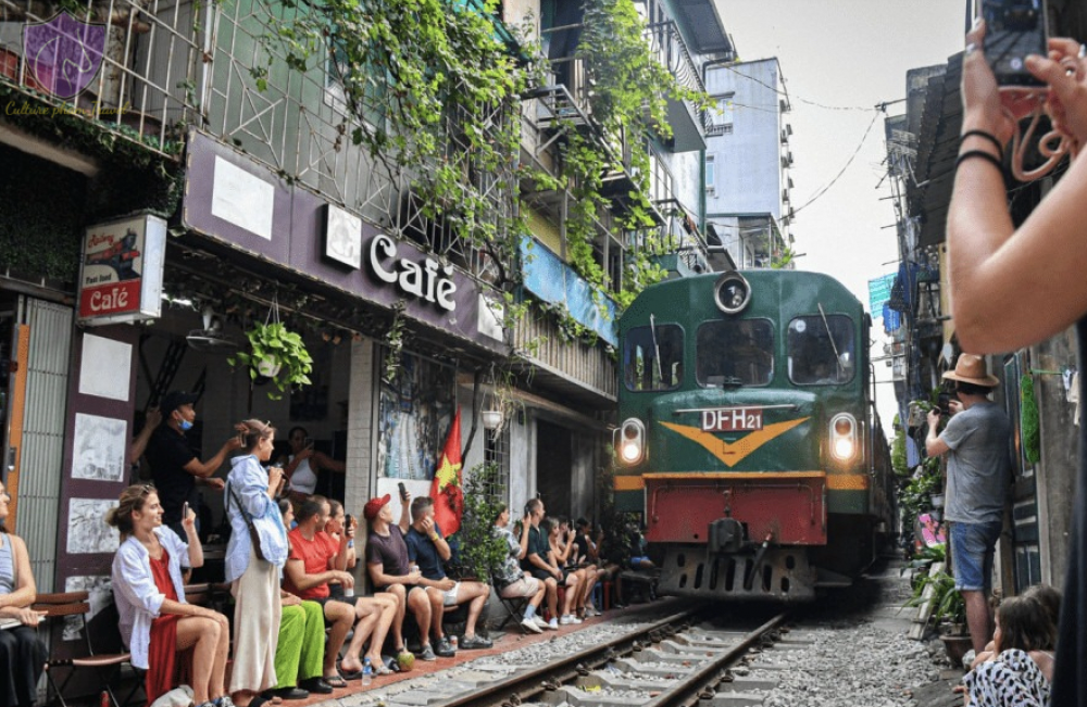 Hà Nội siết “điểm nóng” cà phê đường tàu, mở lối cho không gian di sản