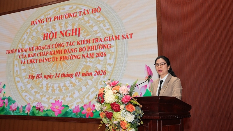 đồng chí Nguyễn Thị Ánh Ngọc - Chủ tịch UBKT Đảng uỷ phường 