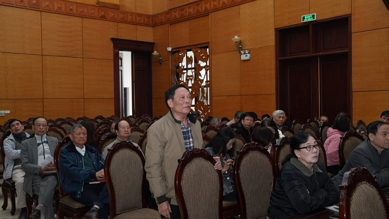 Đại diện chi bộ tổ dân phố nêu ý kiến tại hội nghị