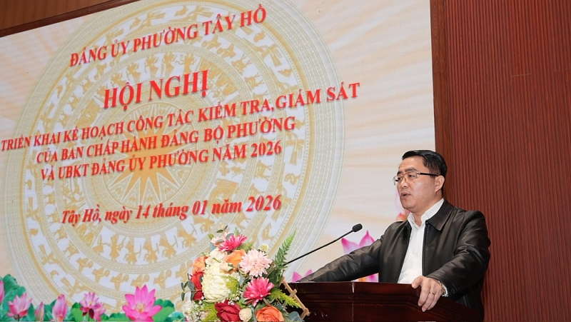 Đồng chí Nguyễn Mạnh Tiến, Trưởng ban Xây dựng Đảng phát biểu tại hội nghị