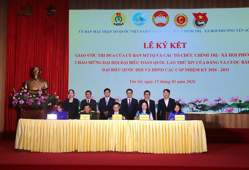 Các đại biểu ký nội dung thi đua