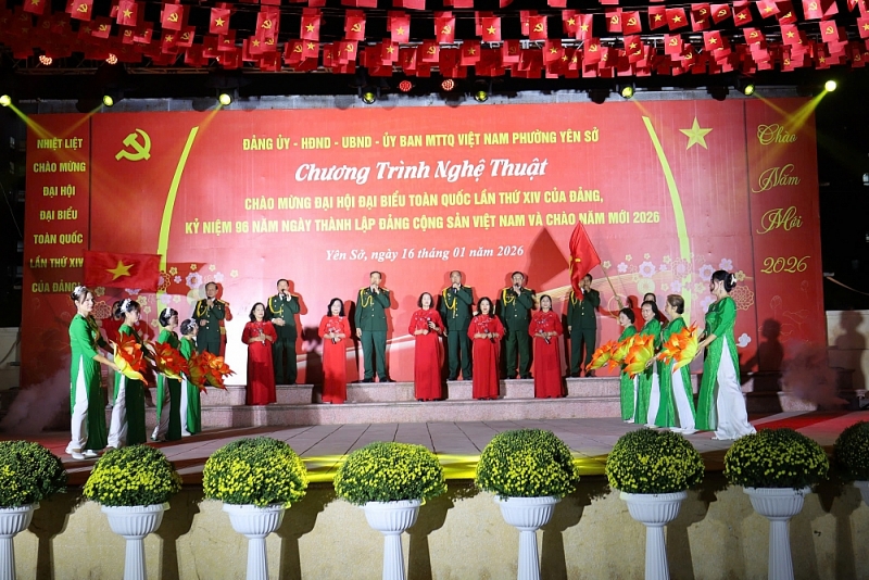 Các ca sĩ trong tổ dân phố đã chuẩn bị công phu tiết mục của mình