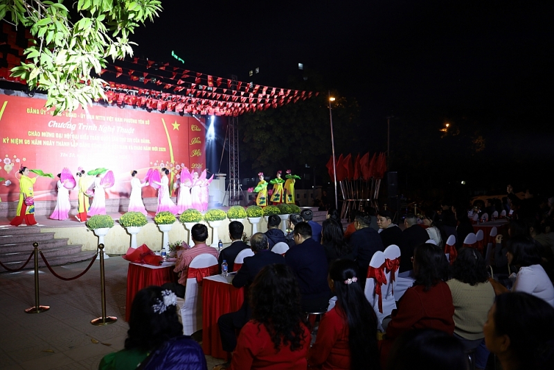 Tiết mục múa hát mang màu sắc rực rỡ