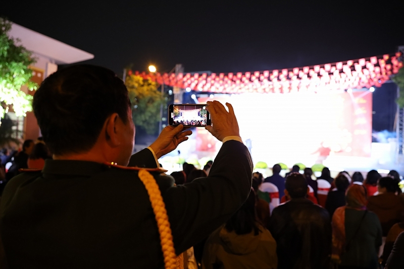 Người dân ghi lại hình ảnh ấn tượng