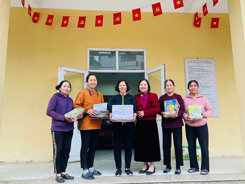 4.	Nhà hội họp khang trang là nơi diễn ra nhiều hoạt động ý nghĩa