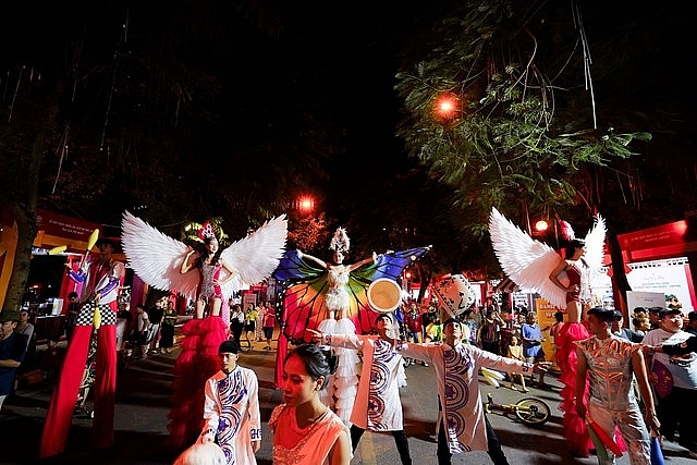 Các hoạt động ở phố đi bộ Hồ Hoàn Kiếm dịp Xuân 2025