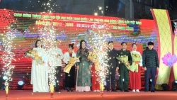 Rộn ràng "Lời ca dâng Đảng" tại chợ hoa Xuân Định Công