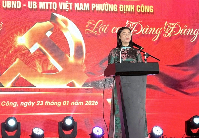 Lời ca dâng Đảng rộn ràng chợ hoa Xuân Định Công