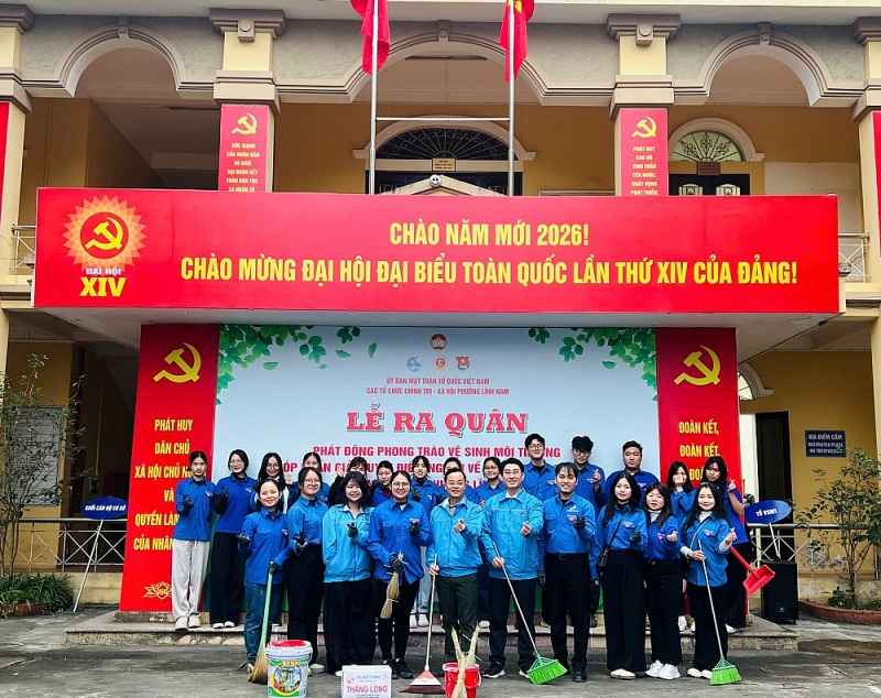 Lĩnh Nam ra quân làm sạch đất công, “điểm nghẽn” môi trường chuyển biến rõ Lĩnh Nam ra quân làm sạch đất công, “điểm nghẽn” môi trường chuyển biến rõ