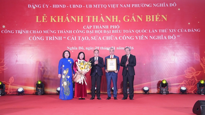 Gắn biển Dự án cải tạo, sửa chữa Công viên Nghĩa Đô Gắn biển Dự án cải tạo, sửa chữa Công viên Nghĩa Đô