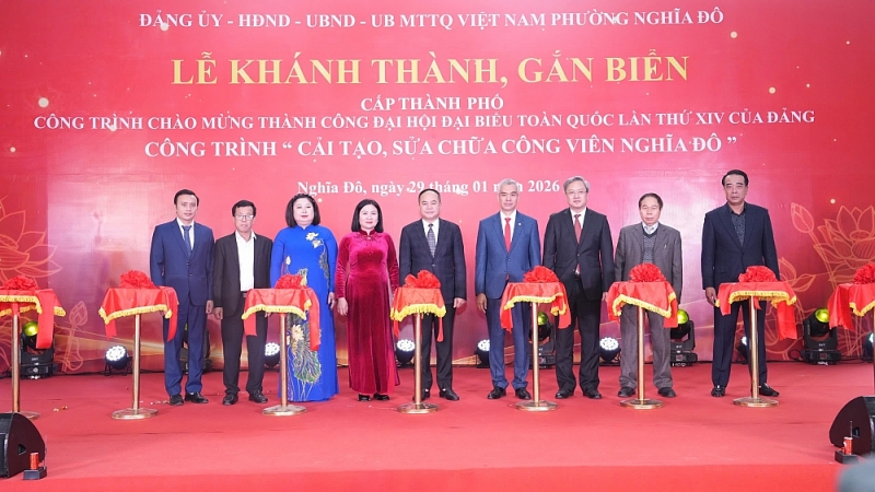 Gắn biển Dự án cải tạo, sửa chữa Công viên Nghĩa Đô Gắn biển Dự án cải tạo, sửa chữa Công viên Nghĩa Đô